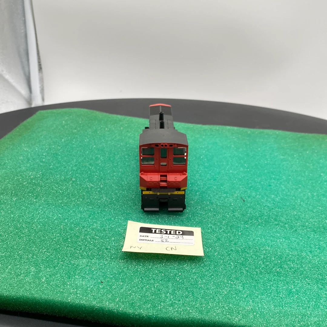 HO Scale Bargain Engine  8: CN switcher HO SCALE USED - Image 4