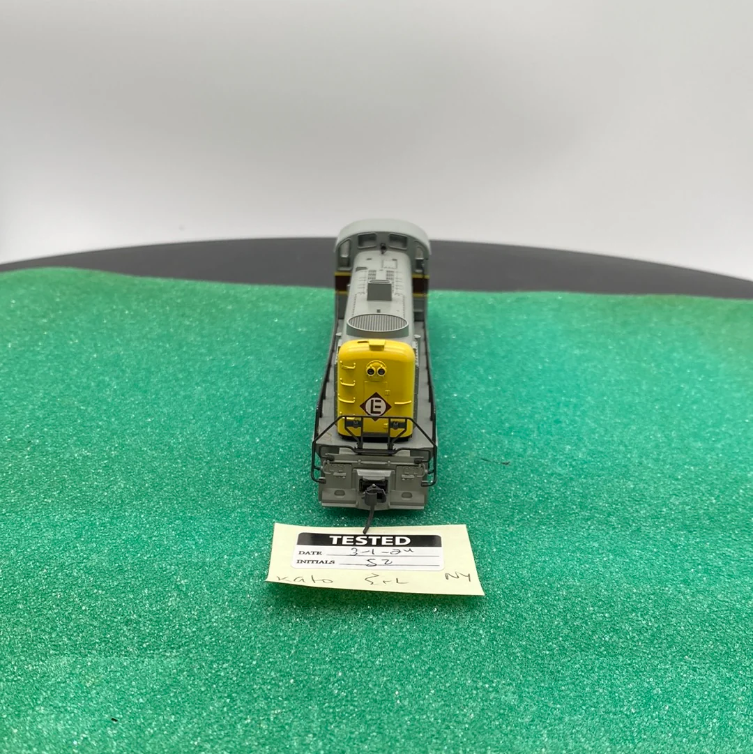 HO Scale Bargain Engine  9: Kato Erie Lackawanna diesel engine 1039  HO SCALE USED - Image 4