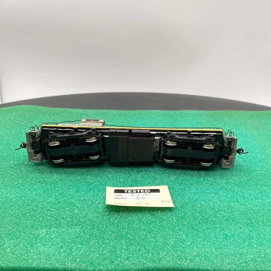 HO Scale Bargain Engine  9: Kato Erie Lackawanna diesel engine 1039  HO SCALE USED - Image 5