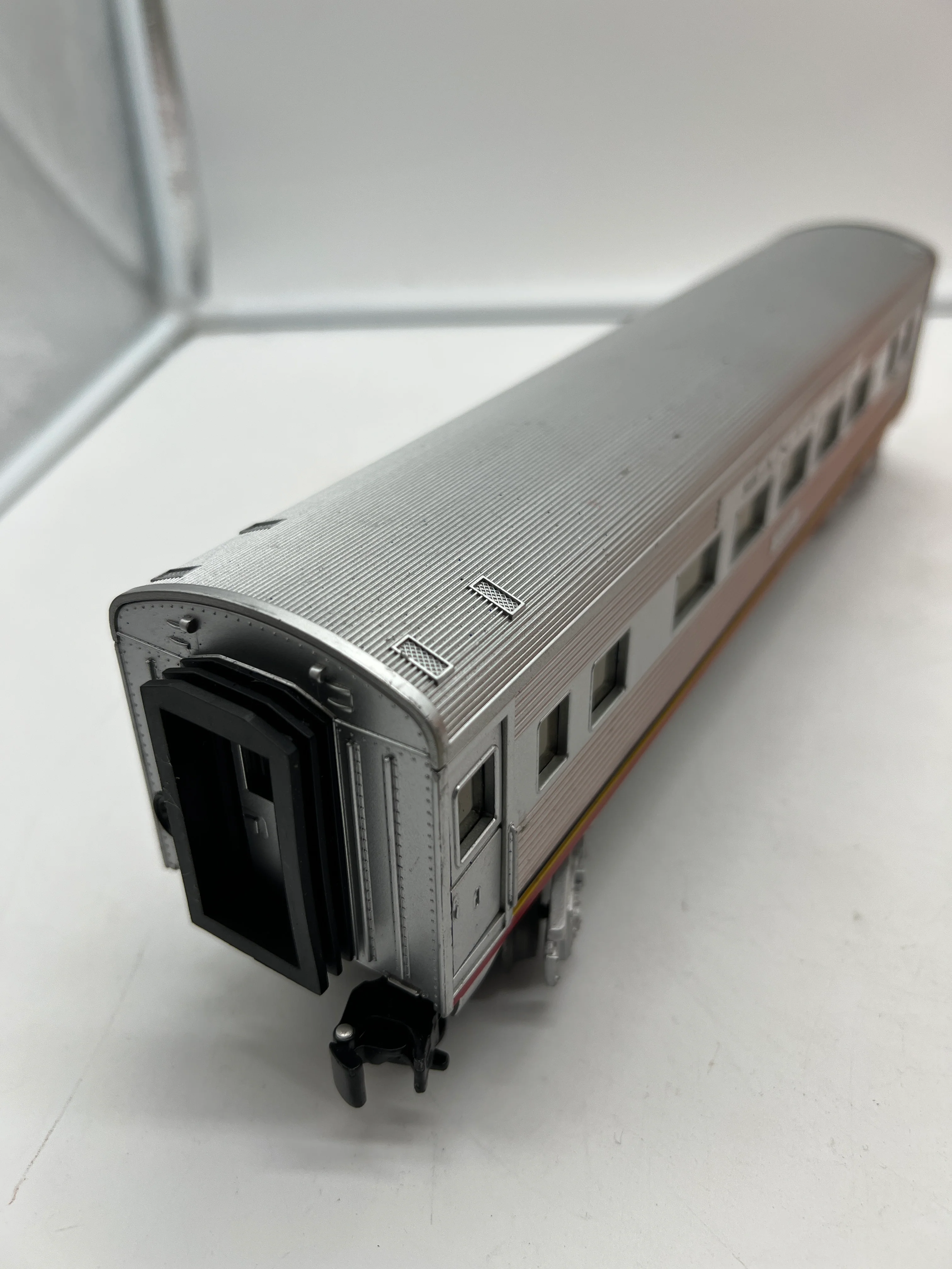 Lionel 6-25130 Santa Fe streamliner coach car O SCALE Used Damaged Box AS IS - Image 13