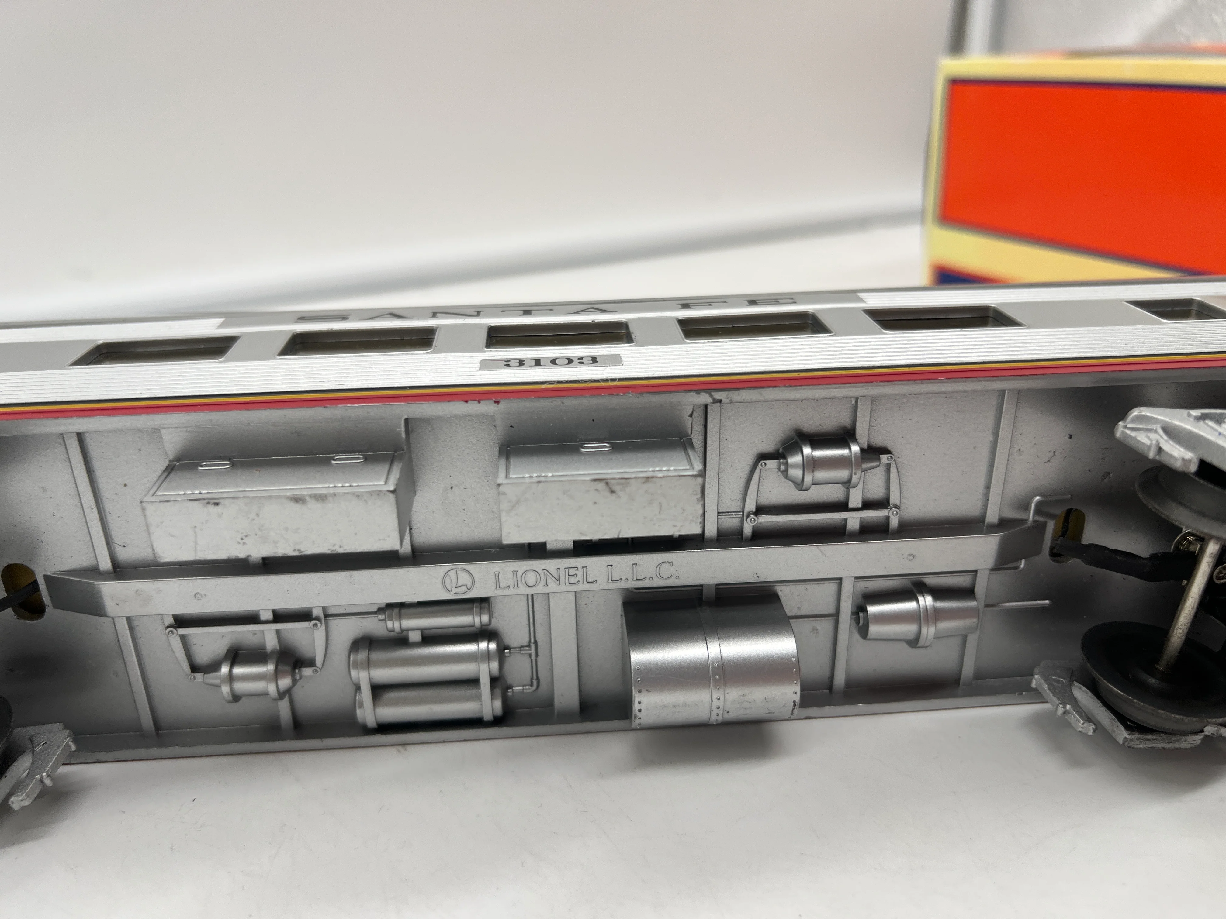 Lionel 6-25130 Santa Fe streamliner coach car O SCALE Used Damaged Box AS IS - Image 14