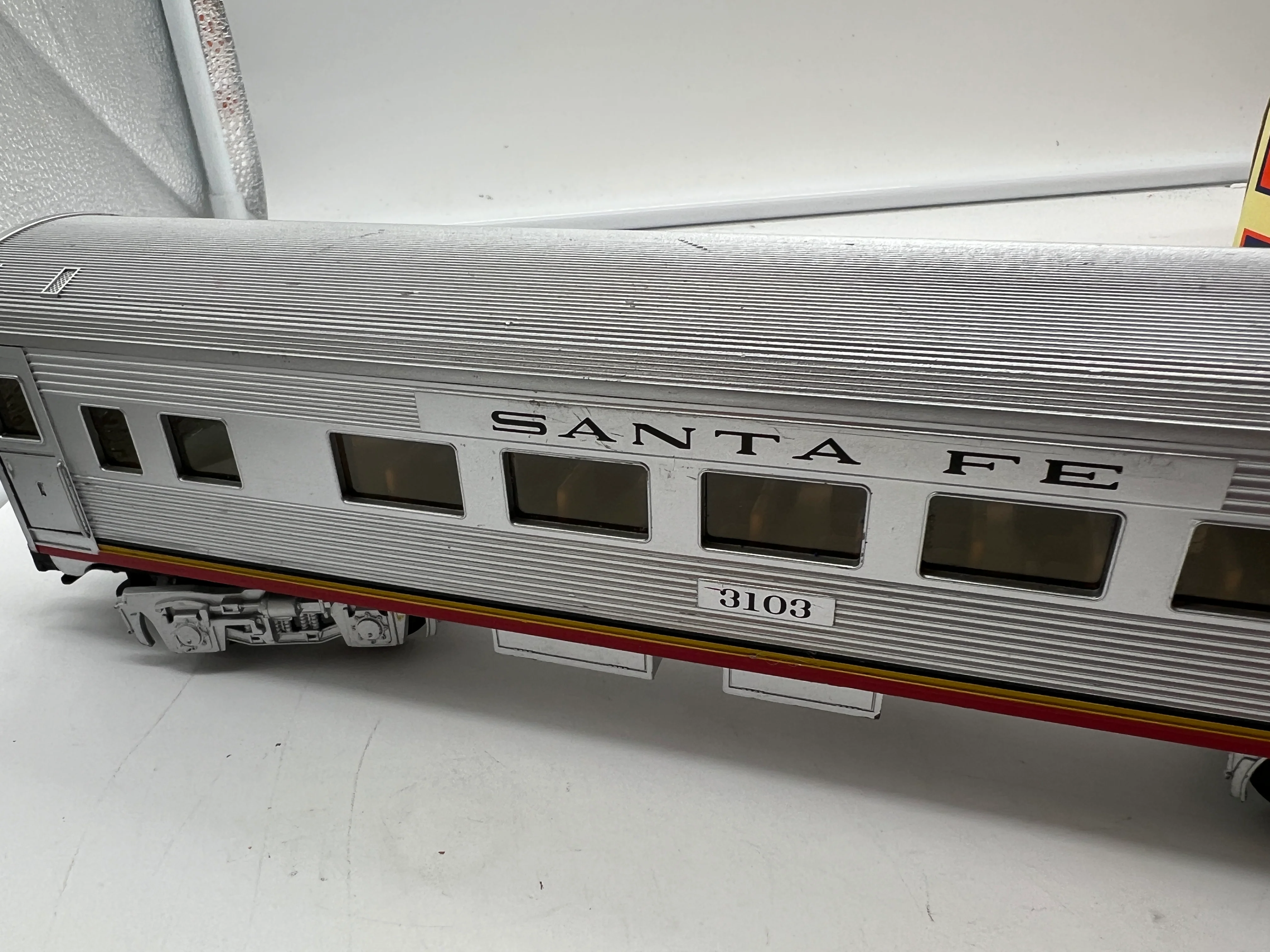 Lionel 6-25130 Santa Fe streamliner coach car O SCALE Used Damaged Box AS IS - Image 7