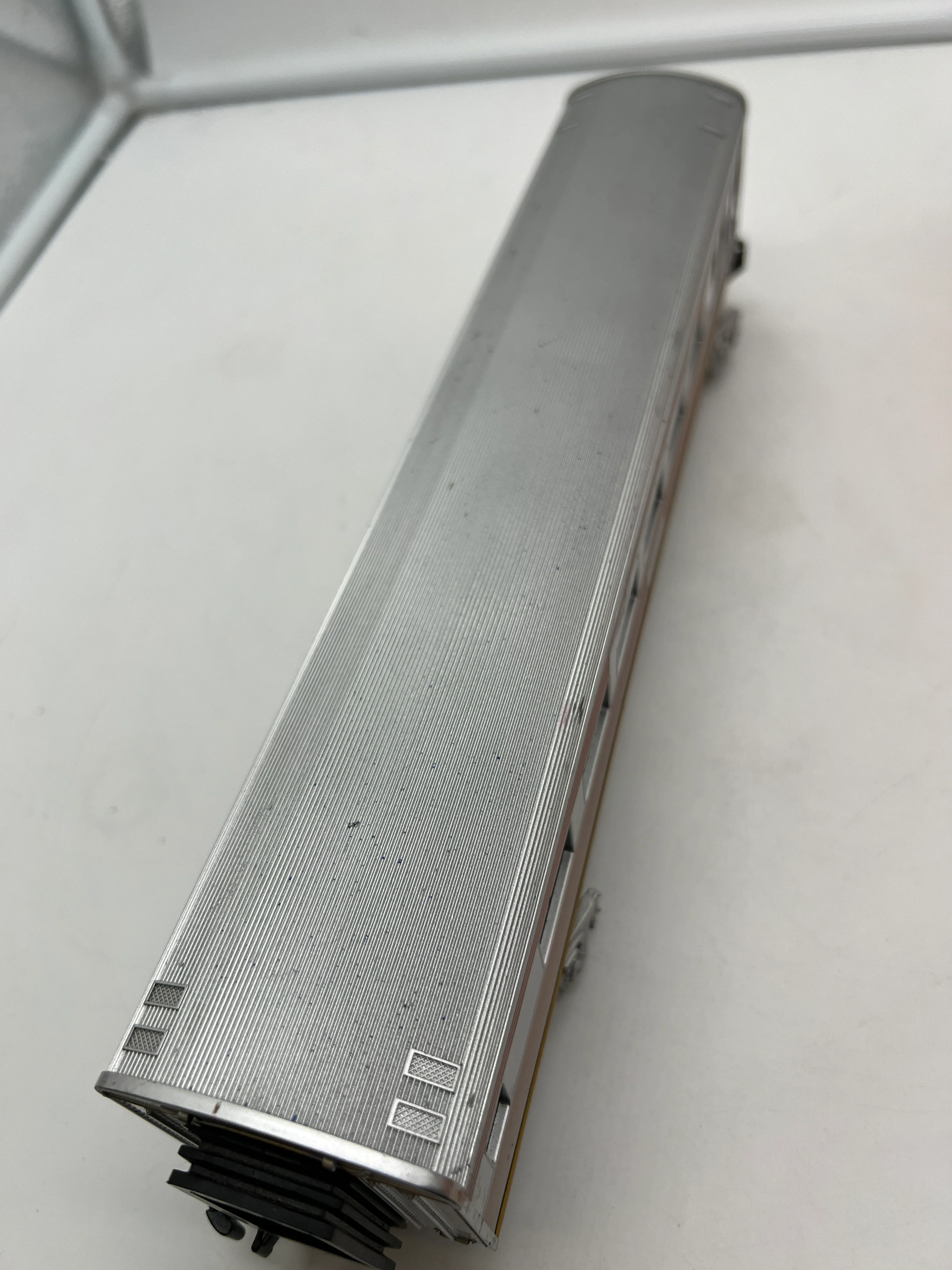 Lionel 6-25130 Santa Fe streamliner coach car O SCALE Used Damaged Box AS IS - Image 8