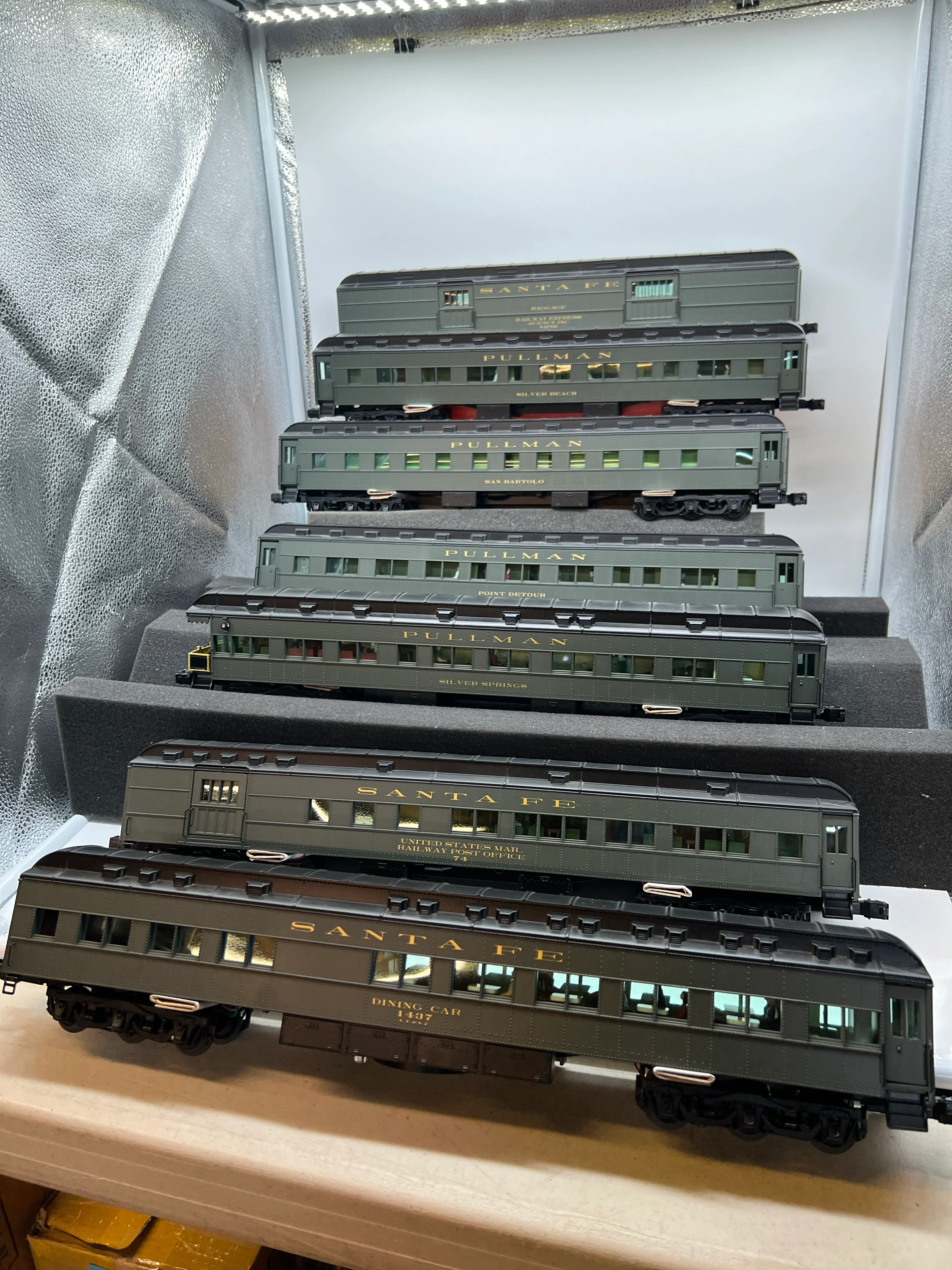 Lionel 6-25503, 6-25504, 6-25505 Santa Fe ATSF Heavyweight Passenger Car Set (Set of 7 18" Cars) California Limited O Scale Like New - Image 3