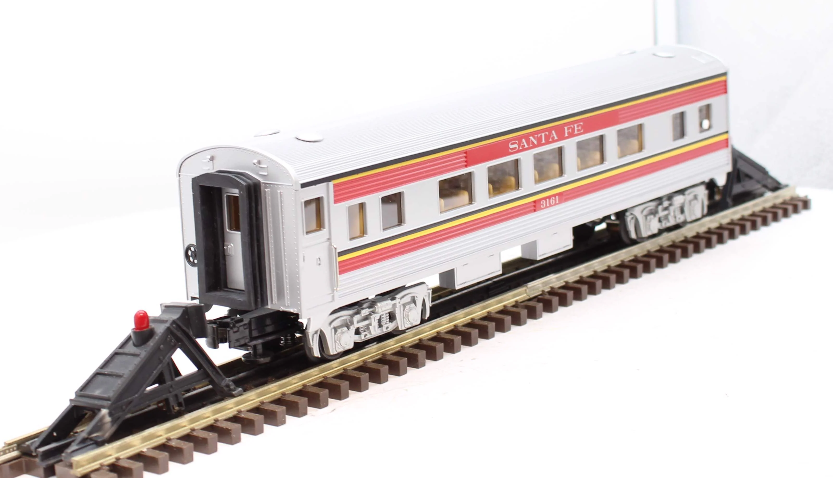 MTH 30-6102 SANTA FE O-27 Streamlined Coach Car RailKing O Scale Like New - Image 3