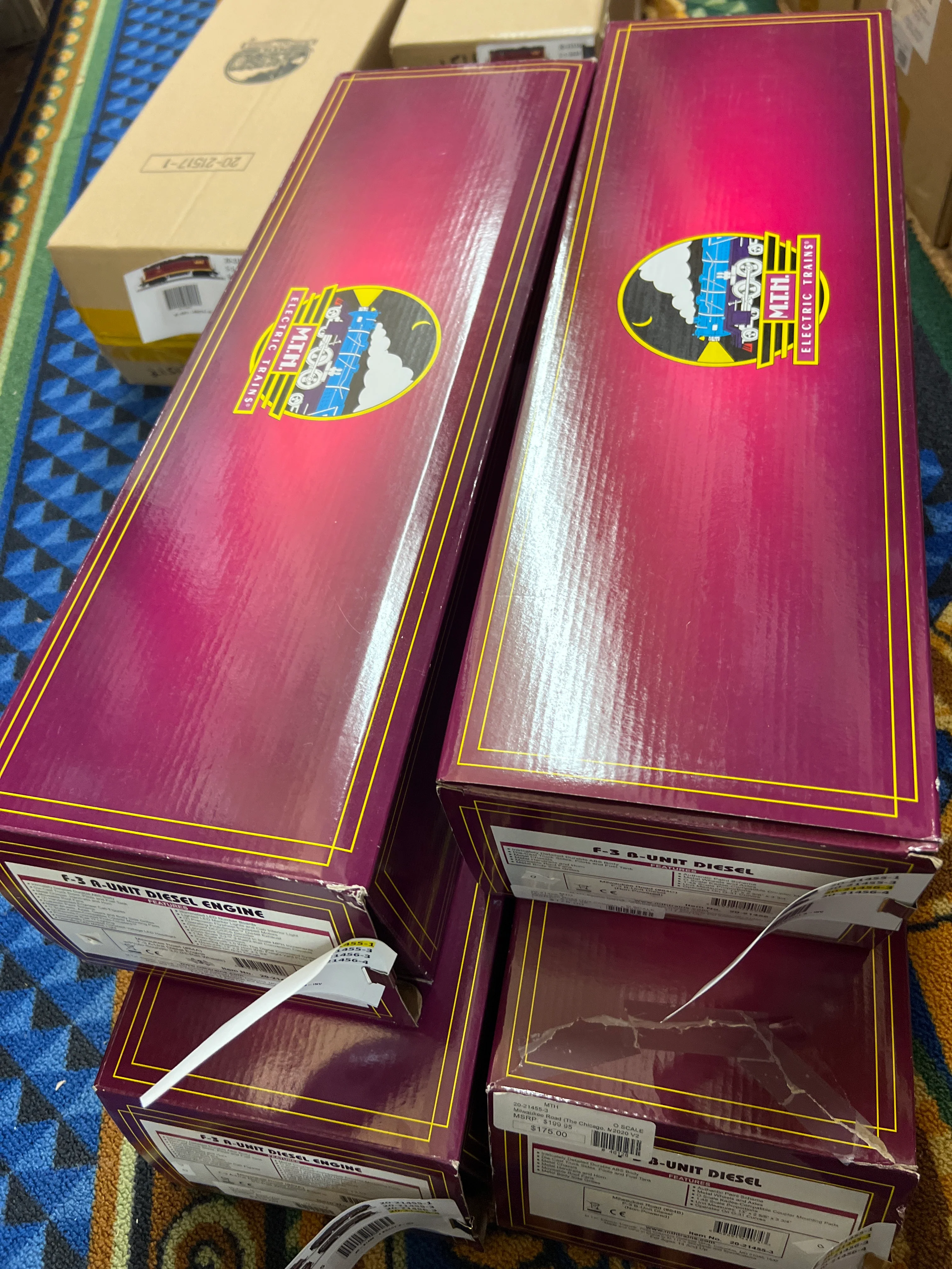 MTH Premier 20-21455-1 Milwaukee Road F-3 A Unit Diesel Engine sold with 20-21455-3 B Non Powered Engine, 20-21456-3 Non Powered B Engine, and  20-21456-4 Non Powered A Engine O Scale new - Image 9