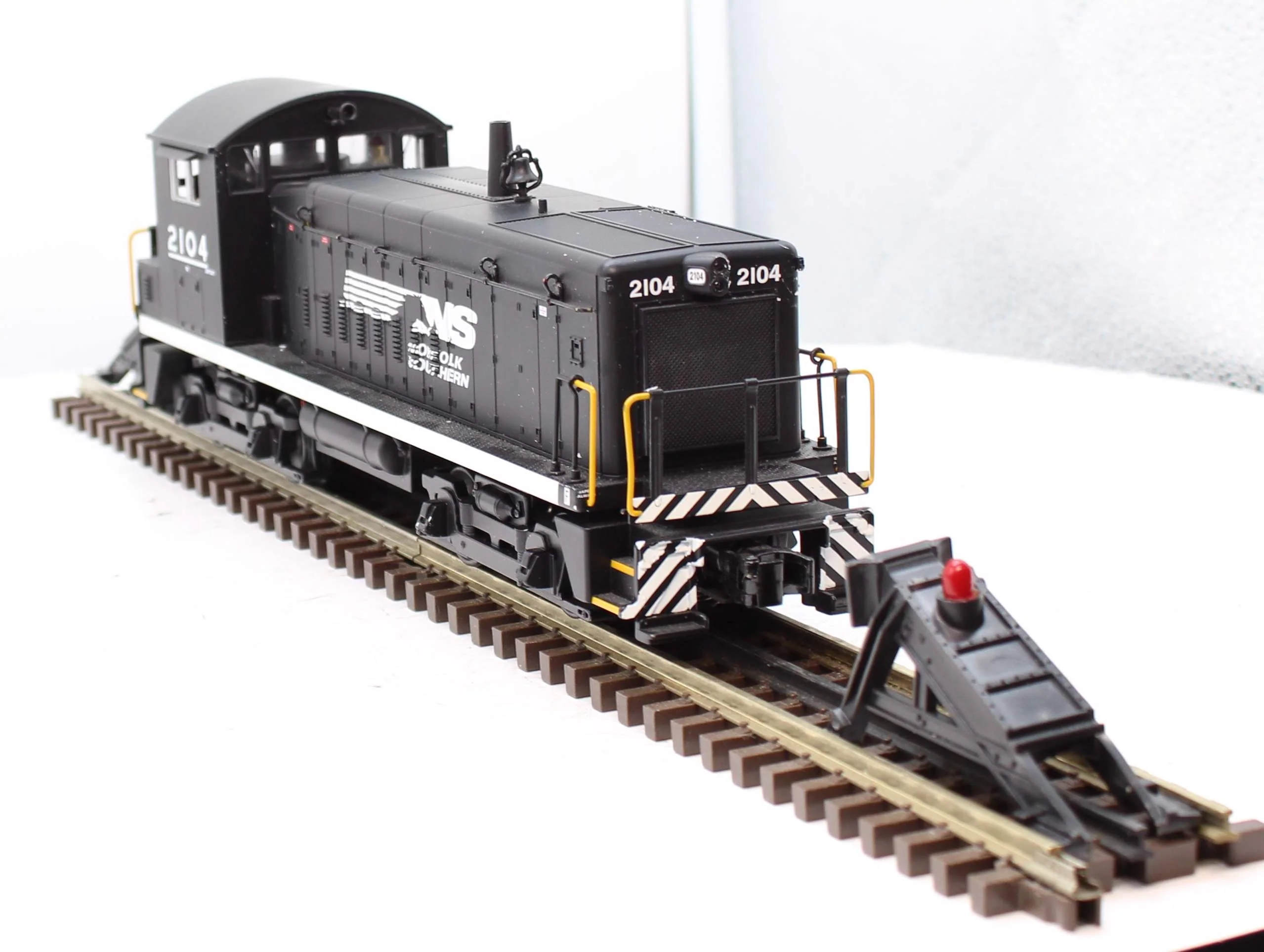 MTH Railking 30-20285-1 Norfolk Southern SW-9 Switcher Diesel Engine with Proto-Sound 3.0 O SCALE Like New - Image 4